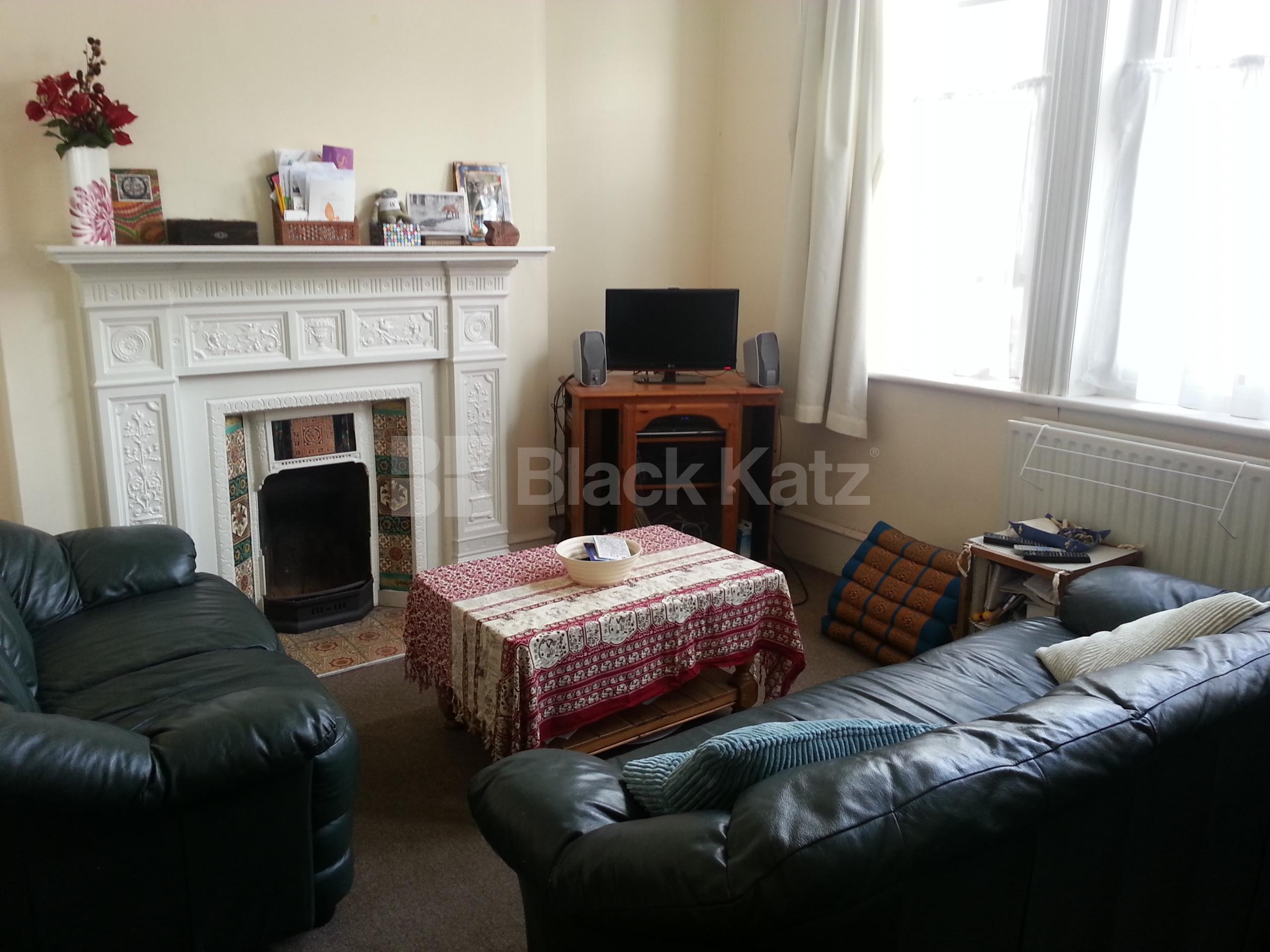 			Let, 2 Bedroom, 1 bath, 1 reception Flat			 Broadway Parade, CROUCH END N8